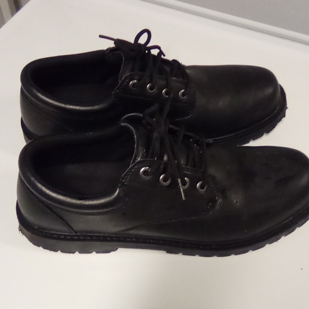 Tredsafe oil and slip resistant shoes, size 13, all black.